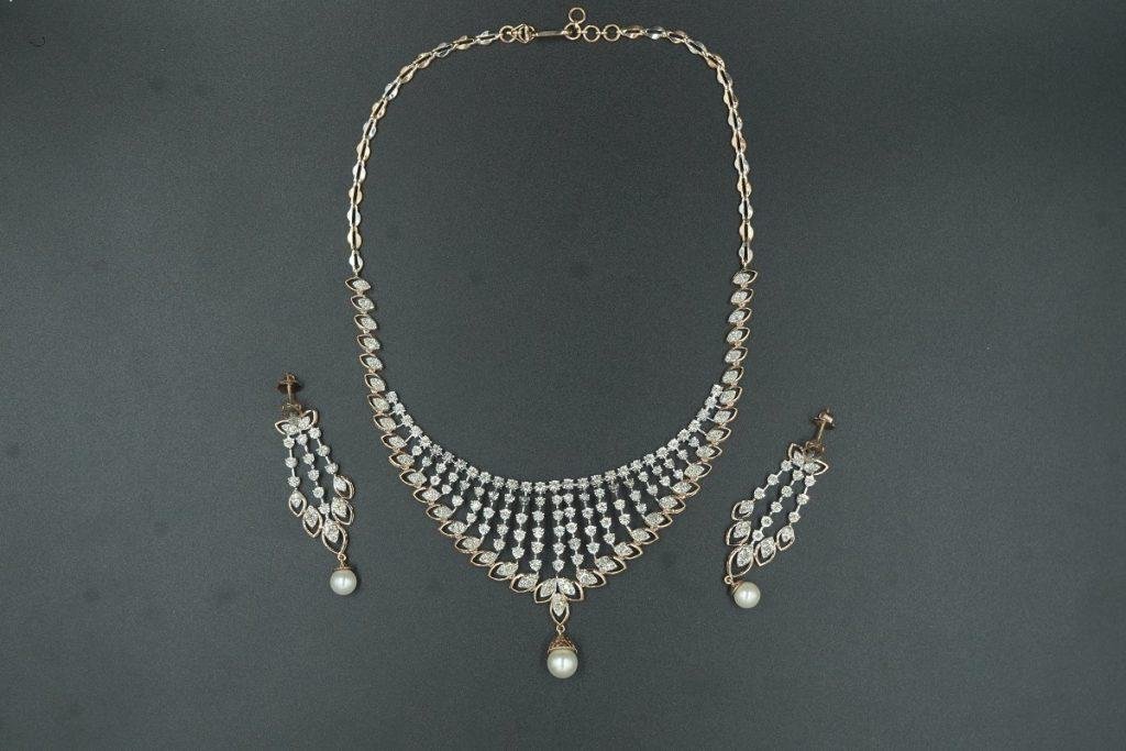 jewellery set of necklace and earrings